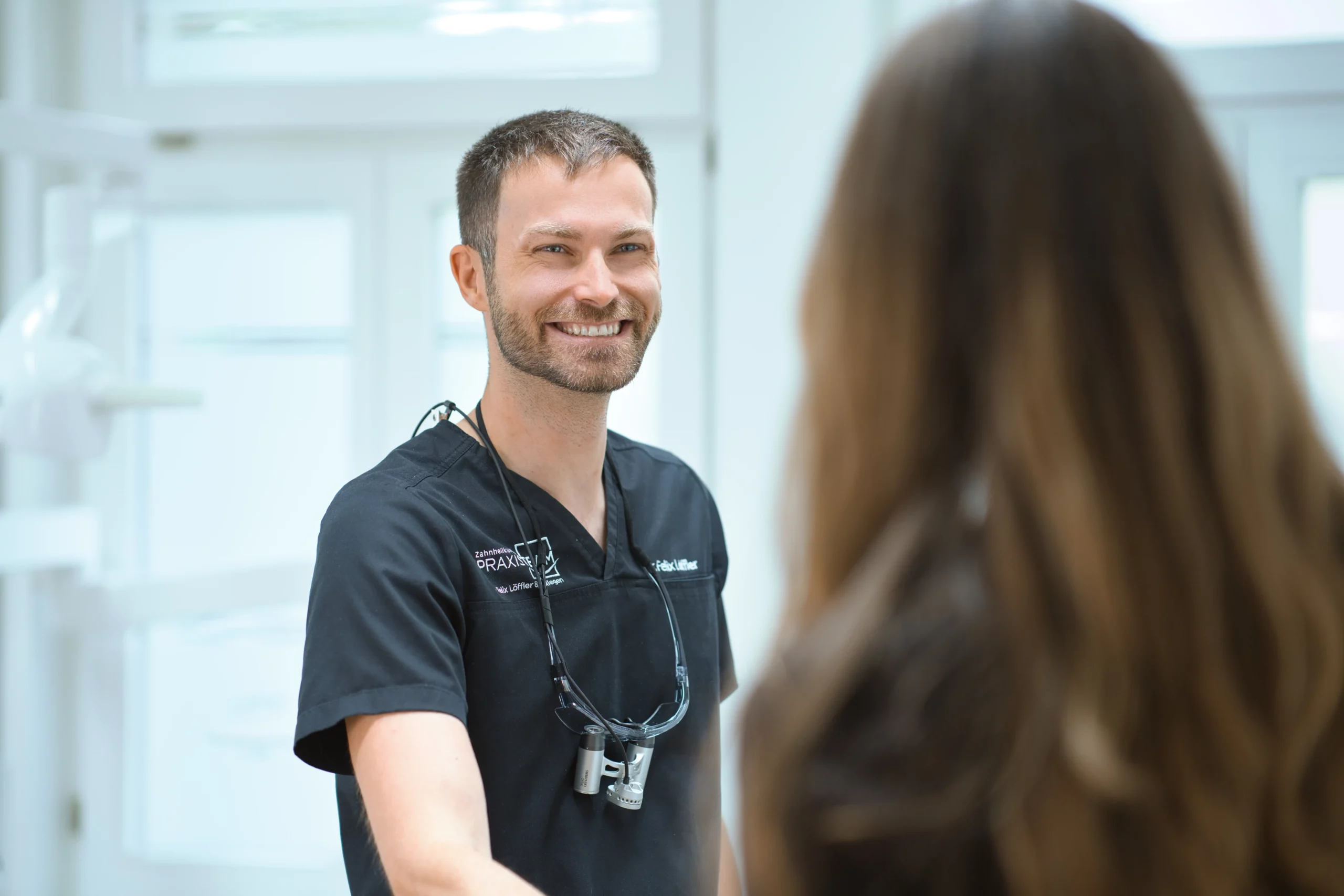 Individuelle Beratung zur Prophylaxe Persönliches Beratungsgespräch zur Zahngesundheit und Prophylaxe